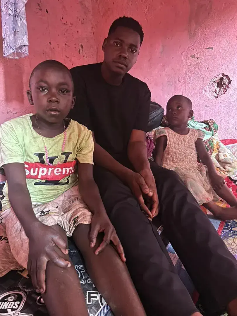 Gifts Children with Georg Mukama